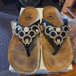 Eurowellness linden black womens sandals size 8.5